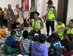 Tim Trauma Healing Polres Purbalingga Ajak Anak Mengaji, Bagikan Sarung dan Kopiah