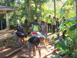 Polsek Kejobong Peduli, Beri Bantuan dan Kerja Bakti di Rumah Warga Korban Kebakaran