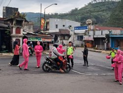 Polsek Karangreja dan Bhayangkari Bagikan 100 Paket Takjil 