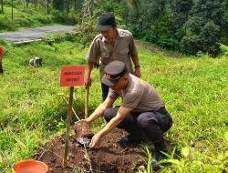 Polsek Mrebet Ikuti Gerakan Penanaman Pohon di Desa Sangkananyu